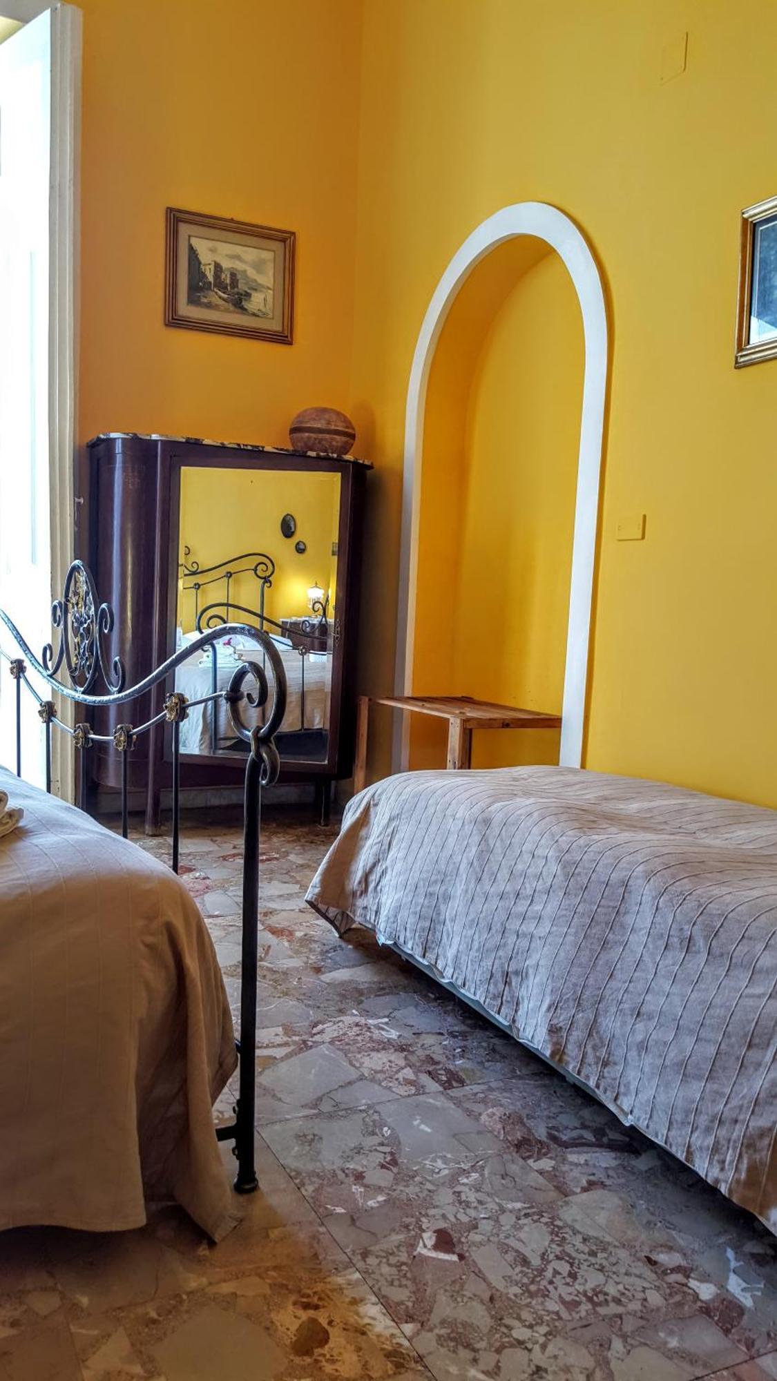 A Casa Di Mamma Bed & Breakfast Napoli Oda fotoğraf